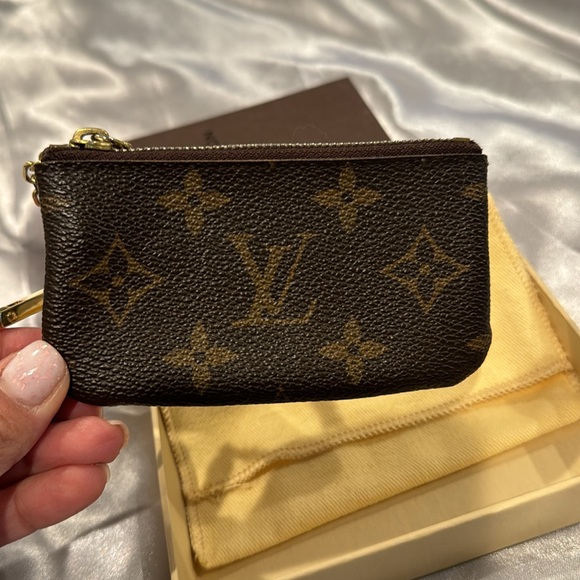 Louis Vuitton Key Pouch Authentic “price is firm” - Picture 2 of 10